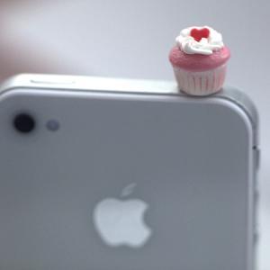 Kawaii Mini Cupcake With Pink Heart Iphone..