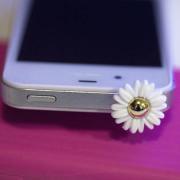 Kawaii WHITE DAISY FLOWER Iphone Earphone Plug/Dust Plug - Cellphone Headphone Handmade Decorations